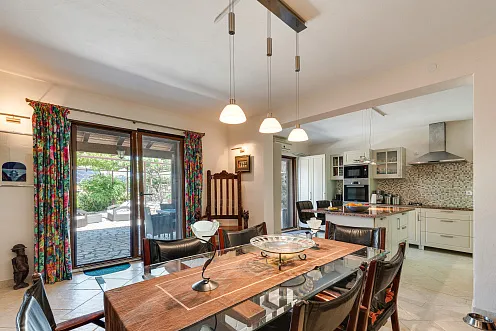 Exclusive Modern House with Authentic Character, Wine Cellar and Panoramic Views
